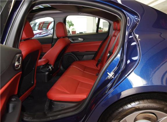 Giulia 2019款 2.0T 280HP Black Package黑标限量版 车厢座椅   后排空间