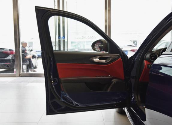 Giulia 2019款 2.0T 280HP Black Package黑标限量版 车厢座椅   前门板
