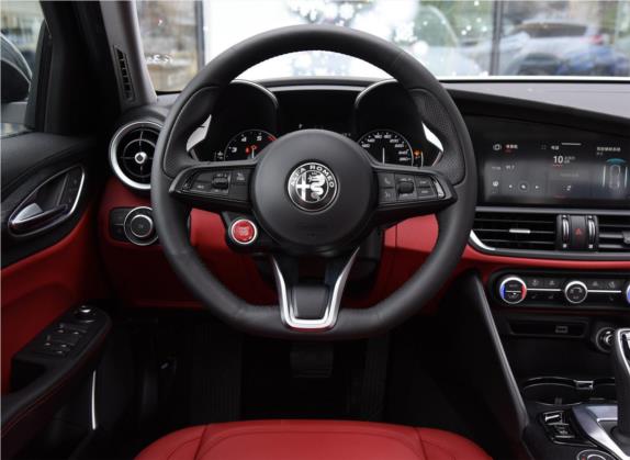 Giulia 2020款 2.0T 280HP 豪华版 中控类   驾驶位