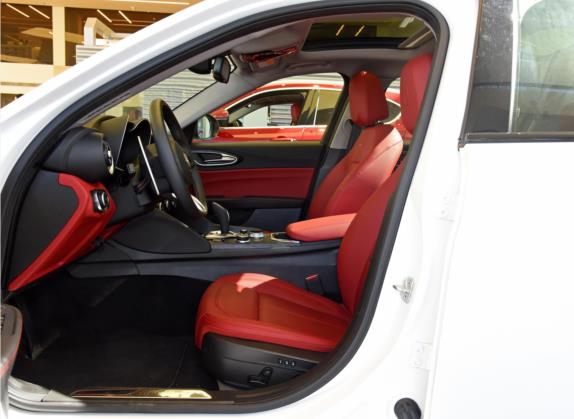 Giulia 2020款 2.0T 280HP 黯夜魅影限量版 车厢座椅   前排空间