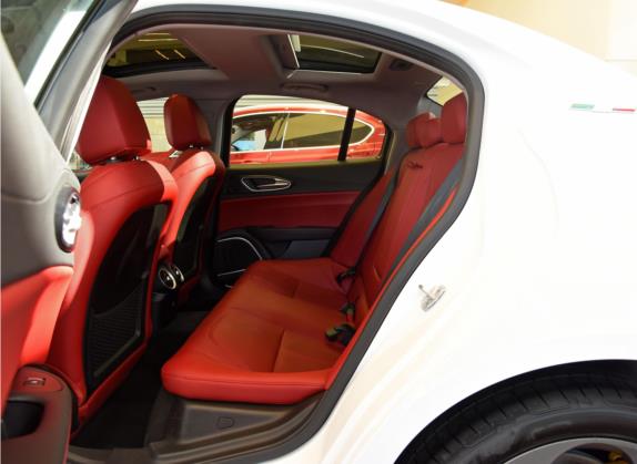 Giulia 2020款 2.0T 280HP 黯夜魅影限量版 车厢座椅   后排空间