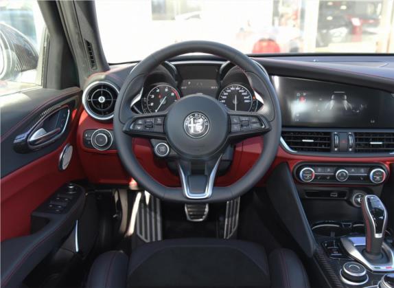 Giulia 2021款 2.0T 280HP Veloce Ti 竞速版 中控类   驾驶位