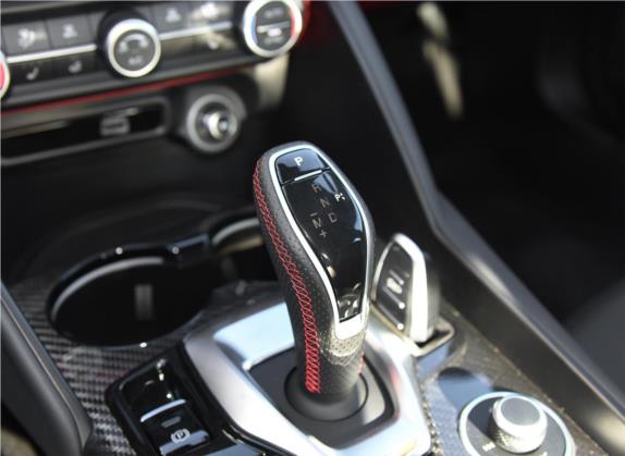 Giulia 2021款 2.0T 280HP Veloce Ti 竞速版 中控类   挡把