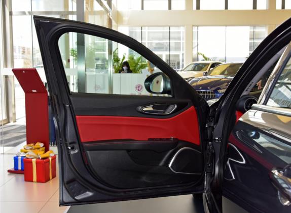 Giulia 2021款 2.0T 280HP 豪华版 车厢座椅   前门板