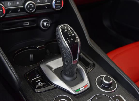 Giulia 2021款 2.0T 280HP 豪华版 中控类   挡把
