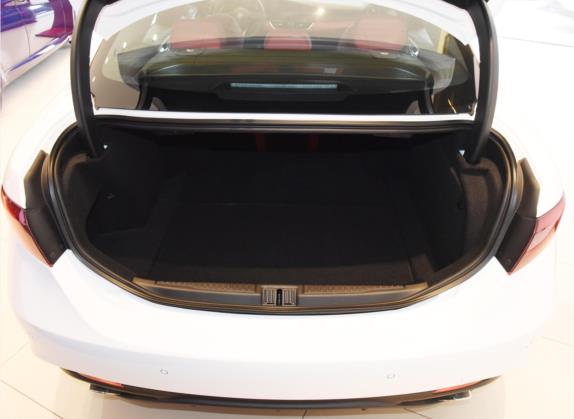 Giulia 2021款 2.0T 280HP 豪华运动版 车厢座椅   后备厢