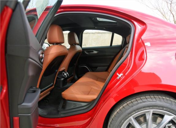 Giulia 2022款 2.0T 280HP Ti 驾控版 车厢座椅   后排空间