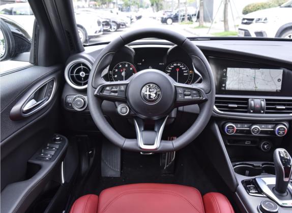 Giulia 2022款 2.0T 280HP Veloce 赛道版 中控类   驾驶位