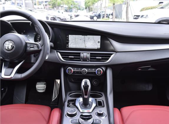 Giulia 2022款 2.0T 280HP Veloce 赛道版 中控类   中控台