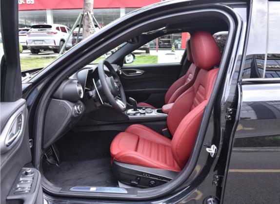 Giulia 2022款 2.0T 280HP Veloce 赛道版 车厢座椅   前排空间