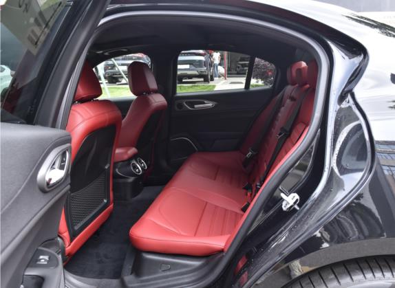 Giulia 2022款 2.0T 280HP Veloce 赛道版 车厢座椅   后排空间