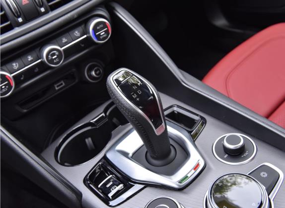 Giulia 2022款 2.0T 280HP Veloce 赛道版 中控类   挡把