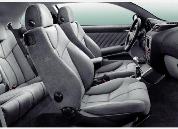 阿尔法·罗密欧GT 2004款 3.2 车厢座椅   前排空间