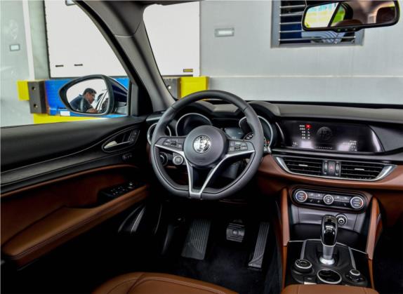 Stelvio斯坦维 2017款 2.0T 200HP 豪华版 中控类   驾驶位
