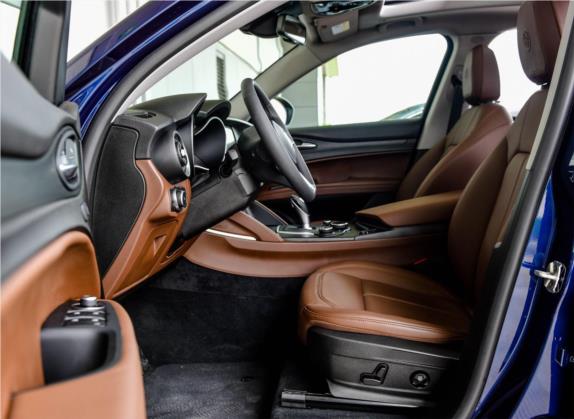 Stelvio斯坦维 2017款 2.0T 200HP 豪华版 车厢座椅   前排空间
