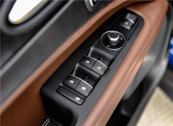 Stelvio斯坦维 2017款 2.0T 200HP 豪华版 车厢座椅   门窗控制