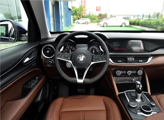 Stelvio斯坦维 2017款 2.0T 280HP 豪华版 中控类   驾驶位