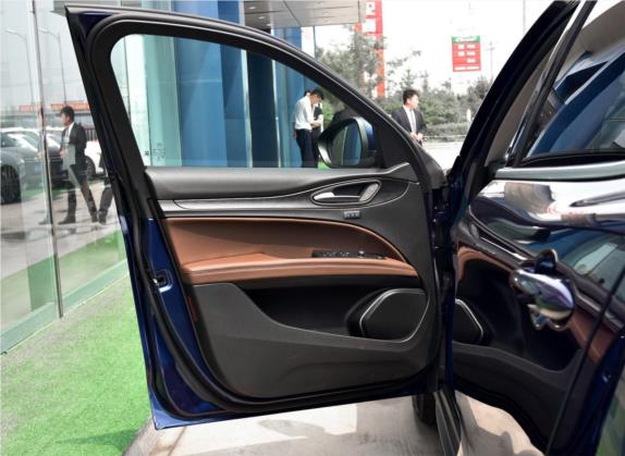 Stelvio斯坦维 2017款 2.0T 280HP 豪华版 车厢座椅   前门板
