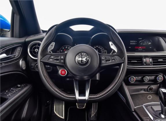 Stelvio斯坦维 2018款 2.9T 510HP 四叶草版 中控类   驾驶位