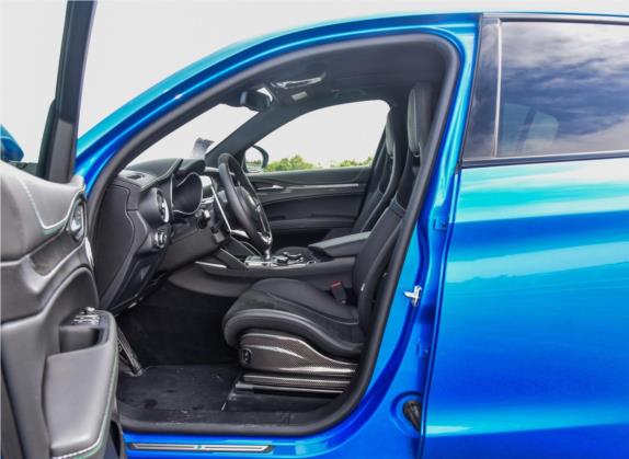 Stelvio斯坦维 2018款 2.9T 510HP 四叶草版 车厢座椅   前排空间