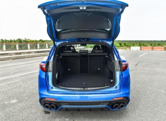 Stelvio斯坦维 2018款 2.9T 510HP 四叶草版 车厢座椅   后备厢