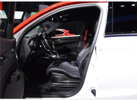 Stelvio斯坦维 2019款 2.9T 510HP F1限量版 车厢座椅   前排空间