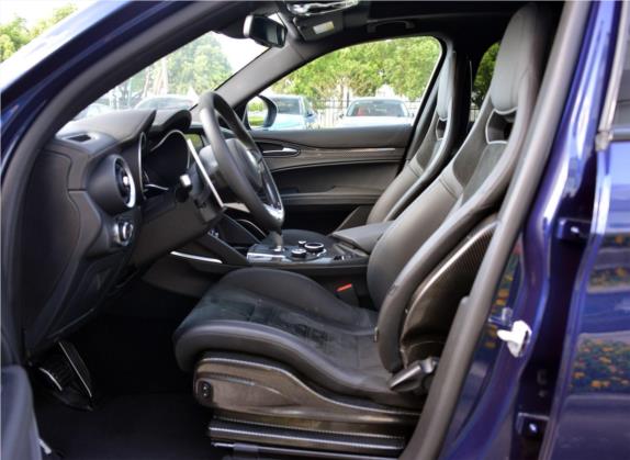 Stelvio斯坦维 2019款 2.9T 510HP 四叶草版 车厢座椅   前排空间