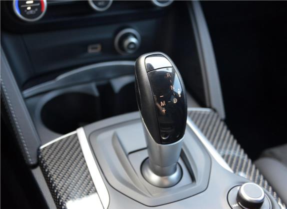 Stelvio斯坦维 2019款 2.9T 510HP 四叶草版 中控类   挡把