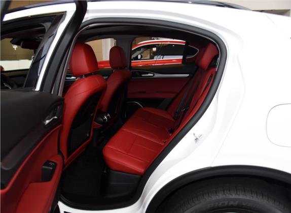 Stelvio斯坦维 2019款 2.0T 280HP Black Package黑标限量版 车厢座椅   后排空间