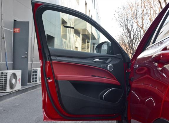 Stelvio斯坦维 2020款 2.0T 280HP 赛道限量版 车厢座椅   前门板