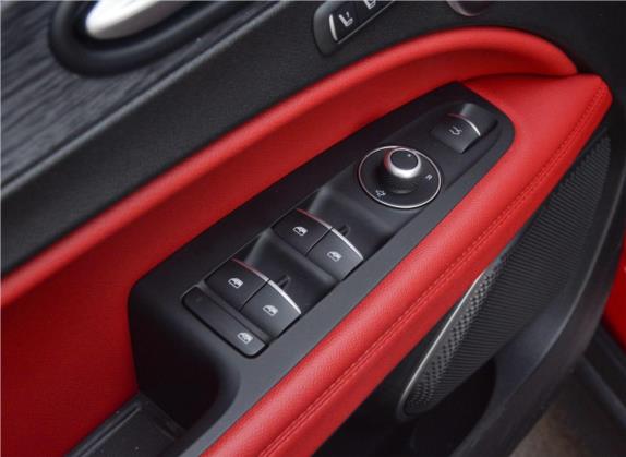 Stelvio斯坦维 2020款 2.0T 280HP 赛道限量版 车厢座椅   门窗控制