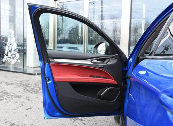 Stelvio斯坦维 2020款 2.0T 280HP 豪华版 车厢座椅   前门板