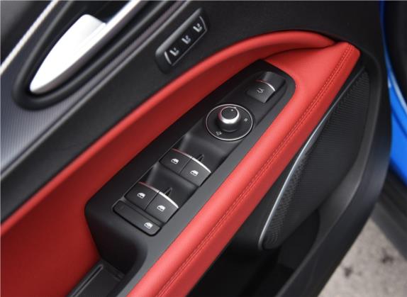 Stelvio斯坦维 2020款 2.0T 280HP 豪华版 车厢座椅   门窗控制