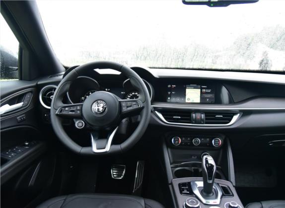 Stelvio斯坦维 2022款 2.0T 280HP Ti驾控版 中控类   驾驶位