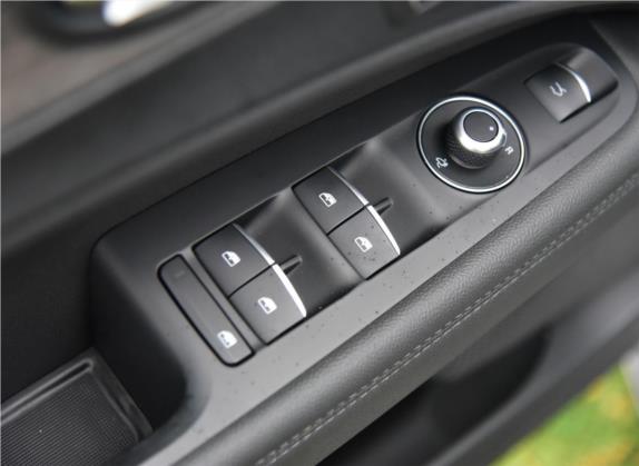Stelvio斯坦维 2022款 2.0T 280HP Ti驾控版 车厢座椅   门窗控制