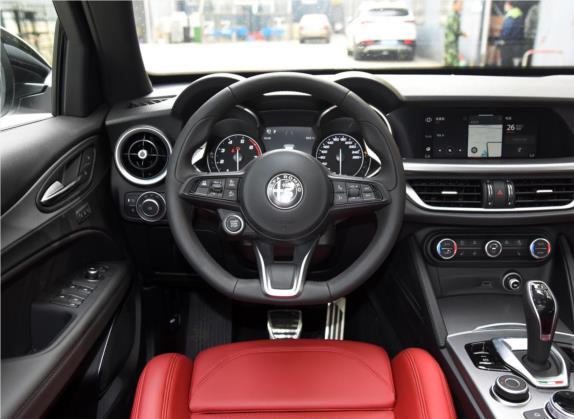 Stelvio斯坦维 2022款 2.0T 280HP Veloce赛道版 中控类   驾驶位