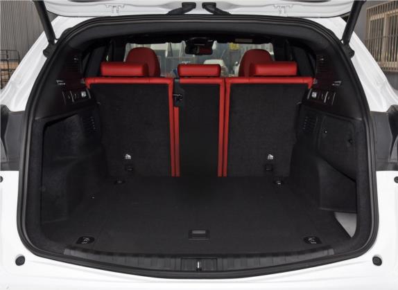 Stelvio斯坦维 2022款 2.0T 280HP Veloce赛道版 车厢座椅   后备厢