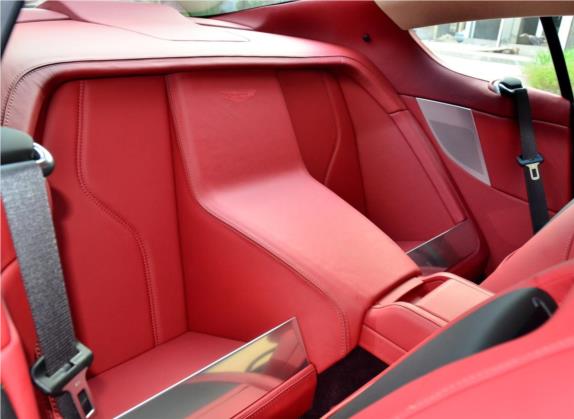 Virage 2012款 6.0 Coupe 车厢座椅   后排空间