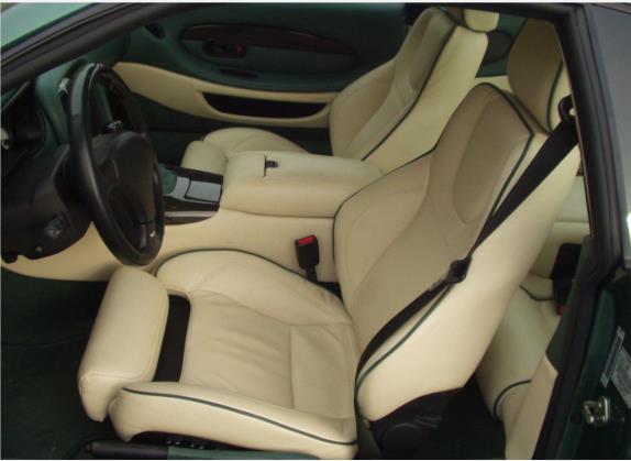 阿斯顿·马丁DB9 2004款 6.0L 车厢座椅   前排空间