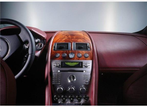 阿斯顿·马丁DB9 2004款 6.0L Coupe 中控类   中控台