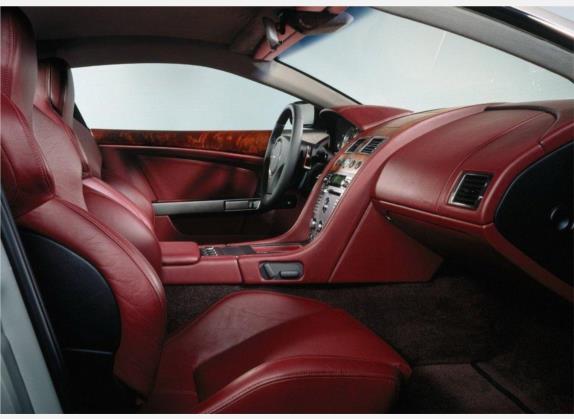 阿斯顿·马丁DB9 2004款 6.0L Coupe 车厢座椅   前排空间