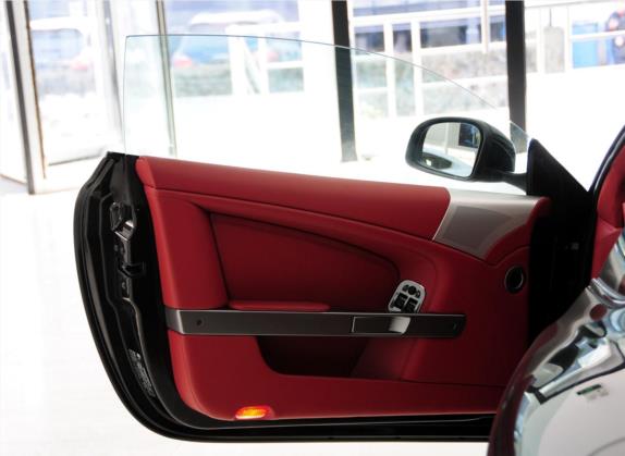 阿斯顿·马丁DB9 2011款 6.0L Touchtronic Coupe 车厢座椅   前门板