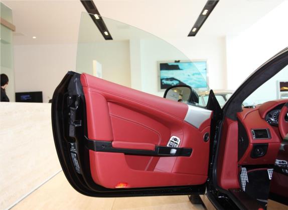 阿斯顿·马丁DB9 2013款 6.0L Coupe 车厢座椅   前门板