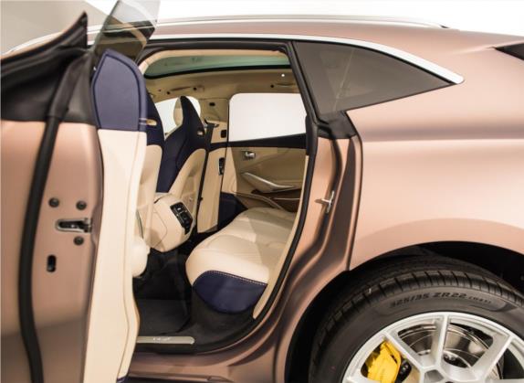阿斯顿·马丁DBX 2020款 4.0T V8 车厢座椅   后排空间