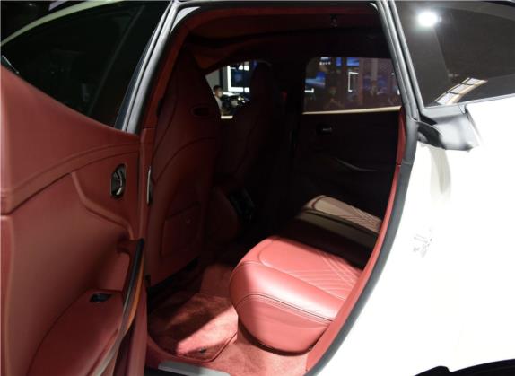阿斯顿·马丁DBX 2021款 4.0T V8 无瑕之焰 车厢座椅   后排空间