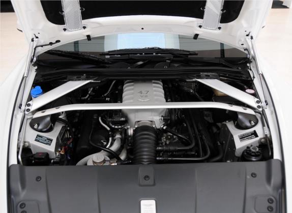 V8 Vantage 2011款 4.7L Sportshift Coupe 其他细节类   发动机舱