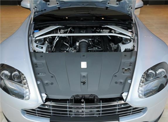 V8 Vantage 2012款 4.7L S Coupe 其他细节类   发动机舱