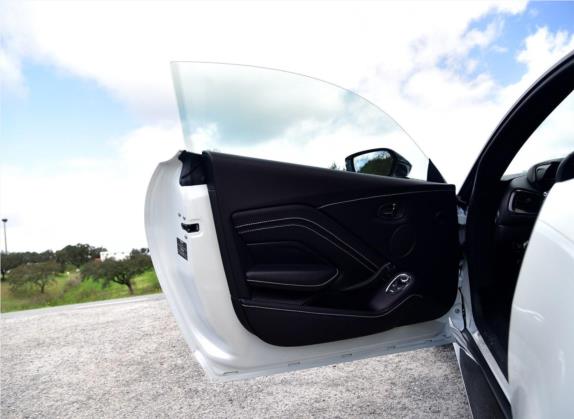 V8 Vantage 2018款 4.0T V8 Coupe 车厢座椅   前门板