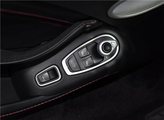 V8 Vantage 2020款 4.0T V8 Roadster 车厢座椅   门窗控制