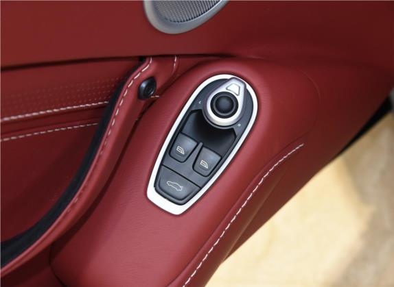 V8 Vantage 2020款 4.0T V8 Coupe 车厢座椅   门窗控制